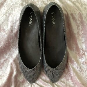 Vionic Snake Flats